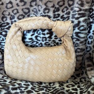 Elegant Tan Woven Handbag ( NWOT)